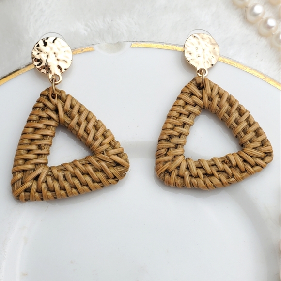 ๐5/$25 BOHO RATTAN Triange Gold Earrings - Picture 2 of 3